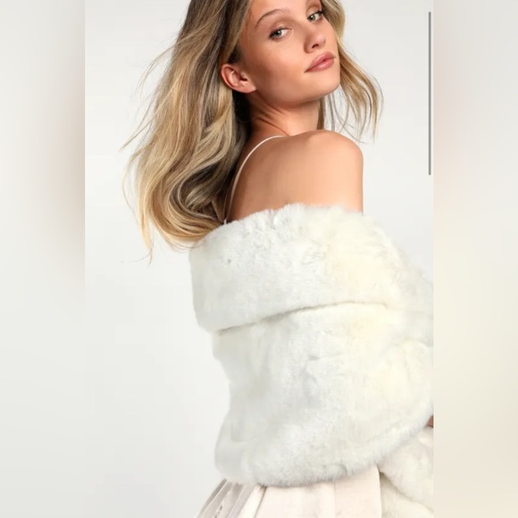 Stole Your Heart White Faux Fur Stole - Lulu’s - Picture 2 of 3